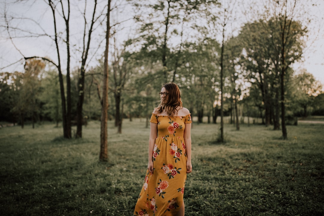 Photo mustard dress