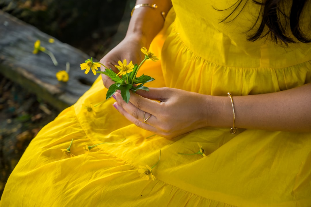 Photo mustard dress